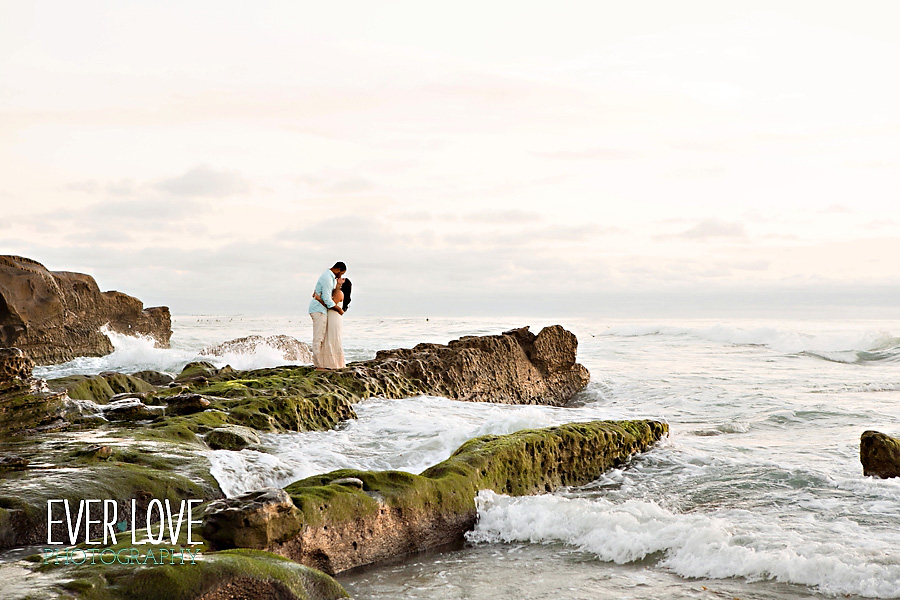 0125-wind-an-sea-beach-engagement-session