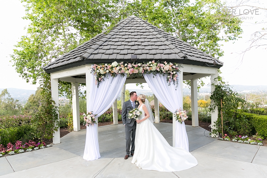 Siobhan + Travis | Summit House Restaurant Wedding Photos